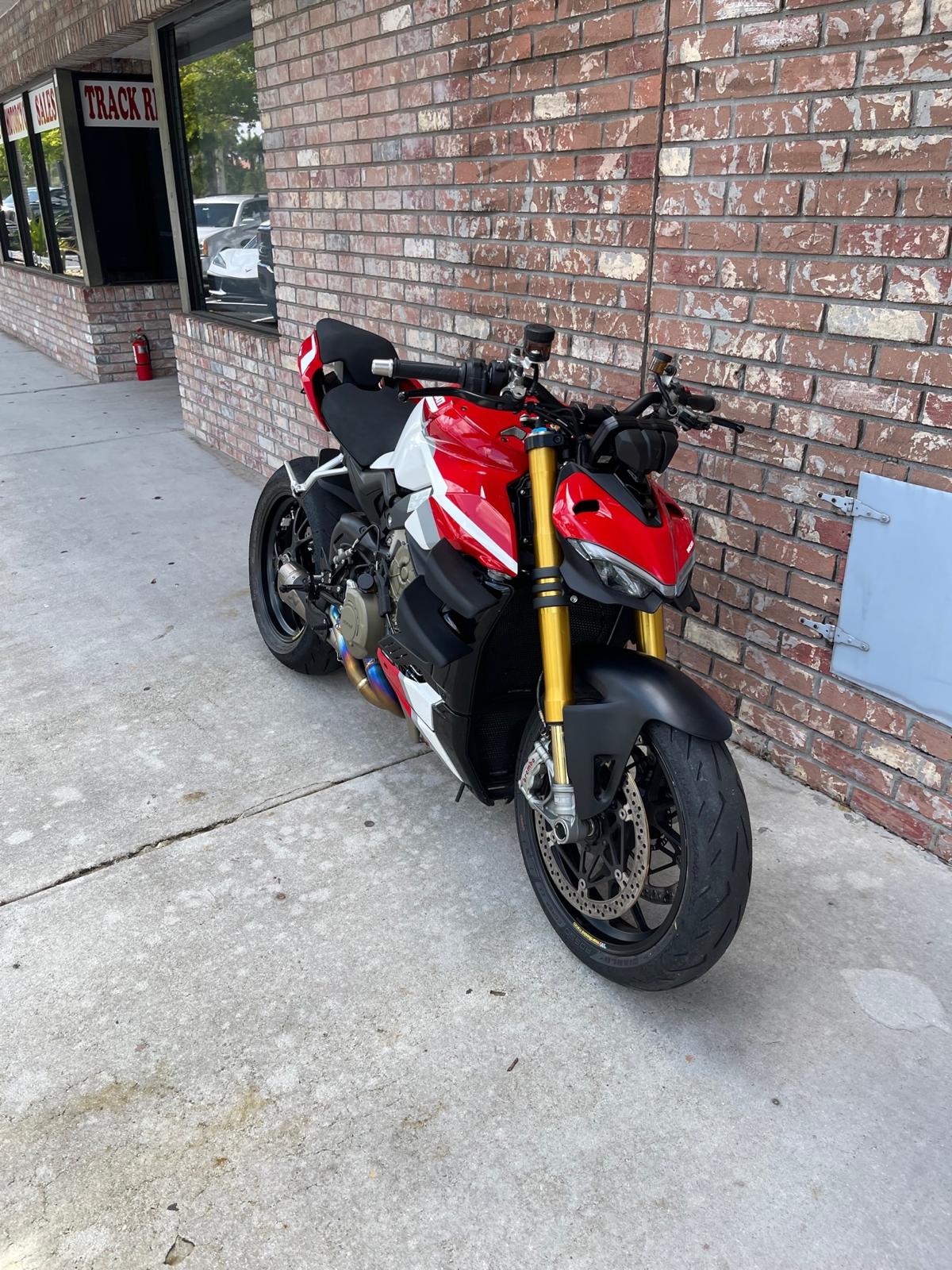 High-performance sportbike undergoing ECU flashing and dyno tuning at Top Pro Motorsports in Pompano Beach, FL with on-screen torque and horsepower data.
