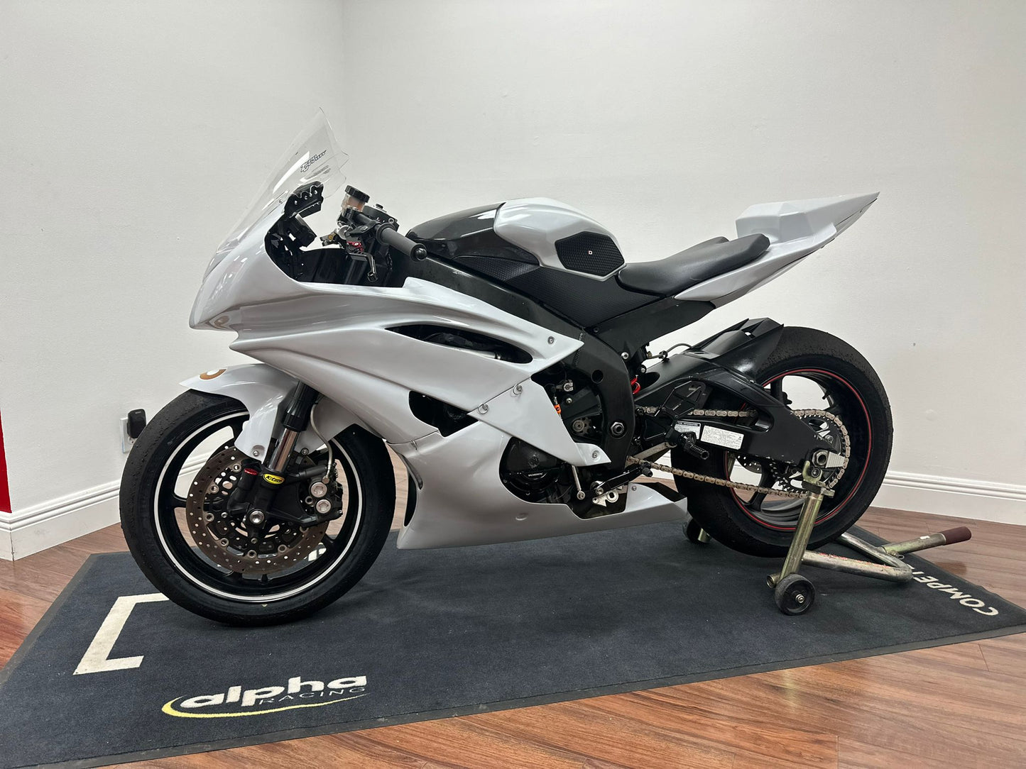 
                  
                    2008 Yamaha R6 Race bike
                  
                