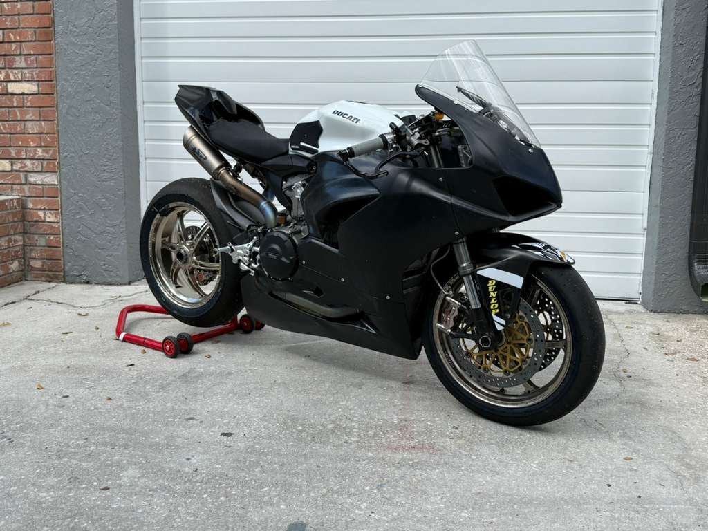 
                  
                    2023 Ducati Panigale V2 MotoAmerica Build
                  
                