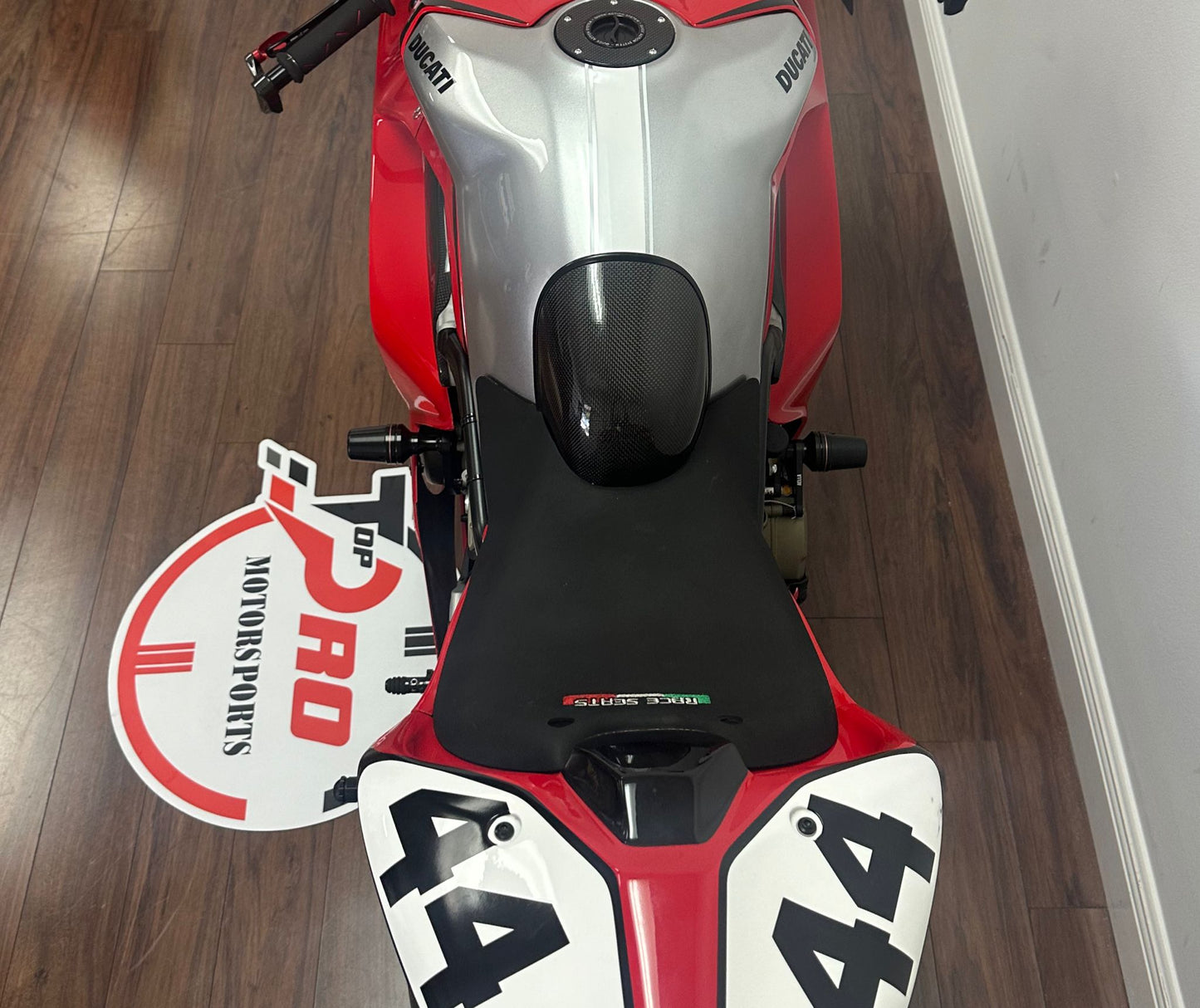 
                  
                    PANIGALE V4 S
                  
                