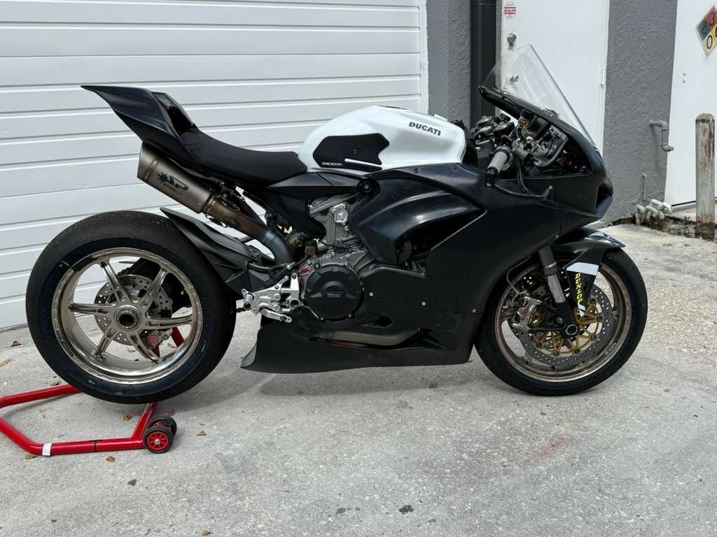 
                  
                    2023 Ducati Panigale V2 MotoAmerica Build
                  
                