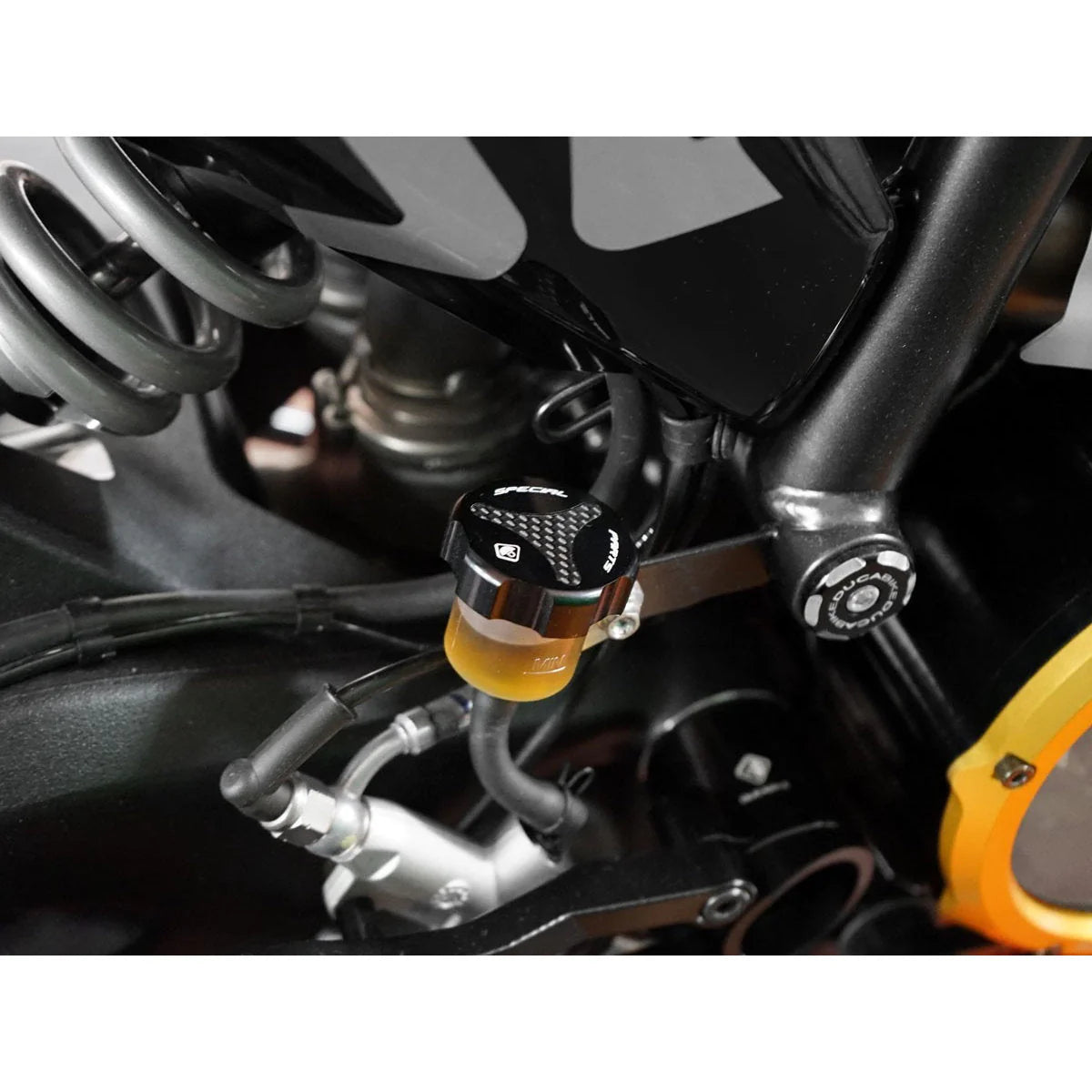 
                  
                    Ducabike DBK Carbon Rear Brake Fluid Reservoir Cap For Panigale V2 V2S
                  
                