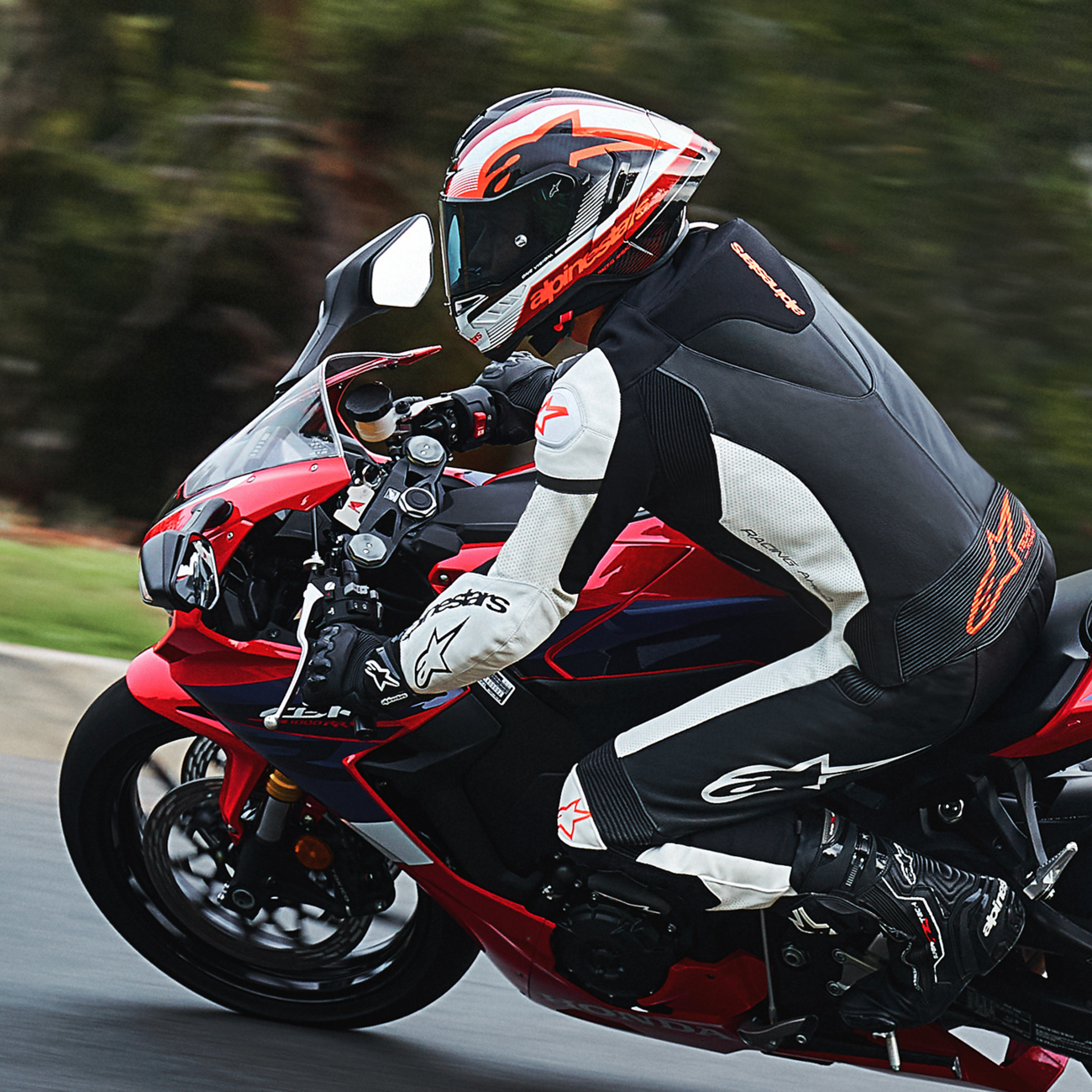 
                  
                    Alpinestars Supertech R10 Team Helmet – Carbon/Red/White
                  
                