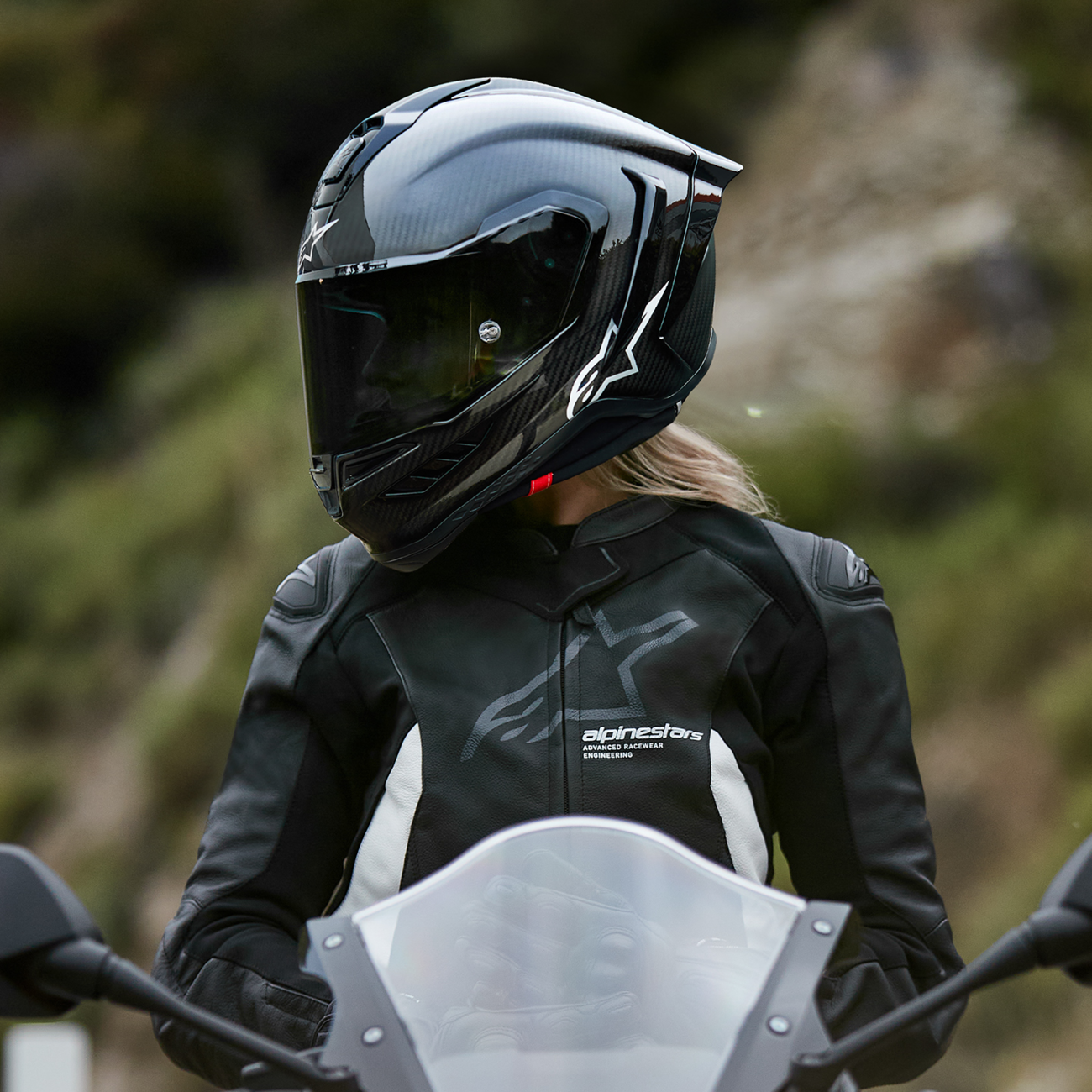 
                  
                    Alpinestars Supertech R10 Solid Helmet – Black Carbon Matte & Gloss
                  
                