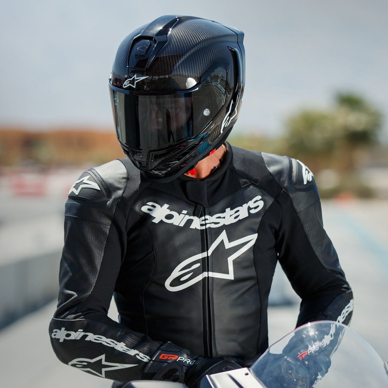 
                  
                    Alpinestars Supertech R10 Solid Helmet – Black Carbon Matte & Gloss
                  
                