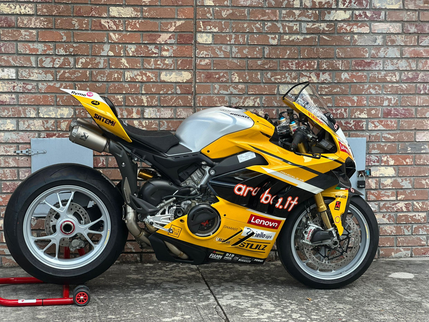 
                  
                    Side view of 2024 Ducati Panigale V4 Bautista SBK Replica in Ducati Giallo
                  
                