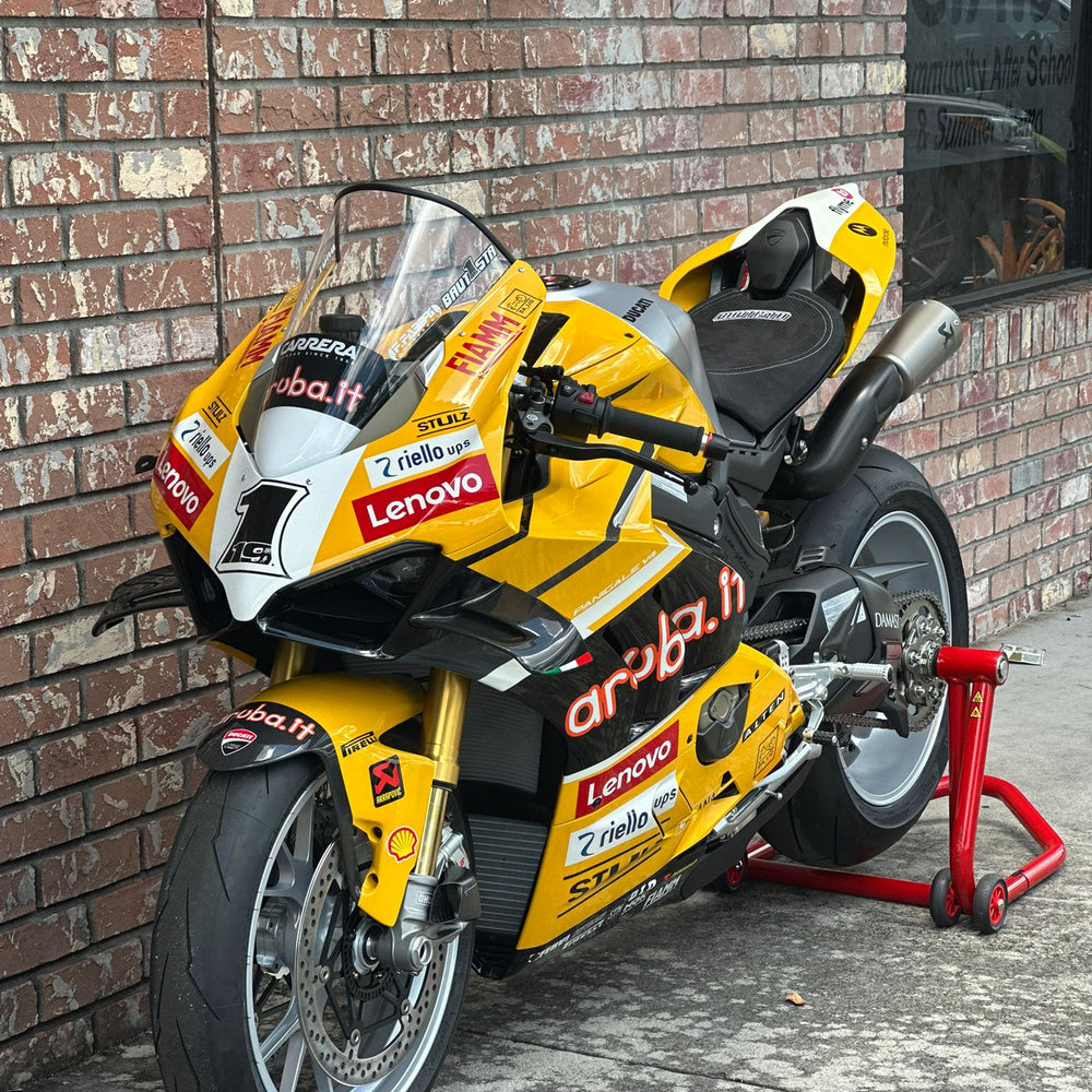 
                  
                    Left side profile of 2024 Panigale V4 in championship yellow
                  
                