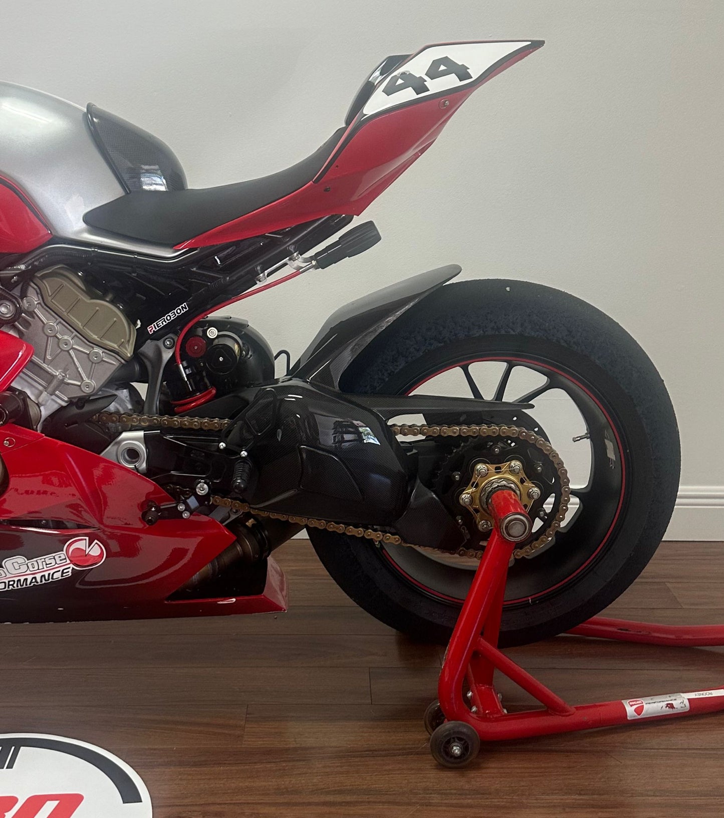 
                  
                    PANIGALE V4 S
                  
                