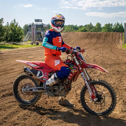 
                  
                    SHOEI VFX-EVO Pinnacle Helmet
                  
                