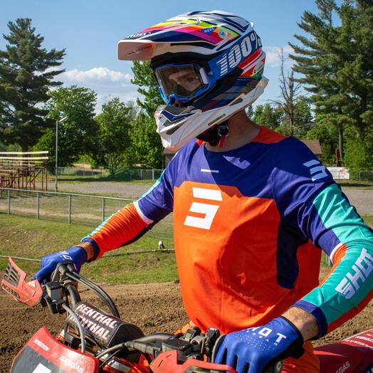 
                  
                    SHOEI VFX-EVO Pinnacle Helmet
                  
                