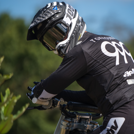 
                  
                    SHOEI VFX-EVO Faithful 2 Helmet
                  
                